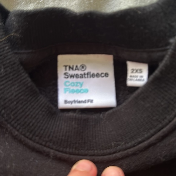 aritzia TNA cozy fleece crew neck - Picture 4 of 4